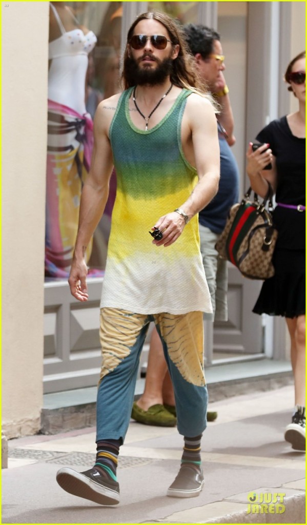 jared-leto-takes-path-less-traveled-with-tie-dye-shirt-03