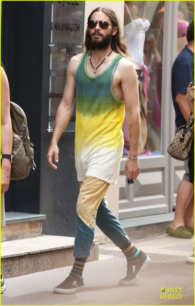 jared-leto-takes-path-less-traveled-with-tie-dye-shirt-06